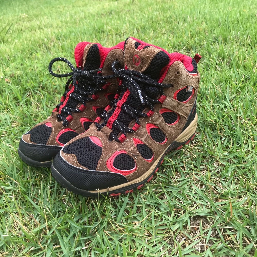 Merrell boots kids Sz 4 color black, brown,red